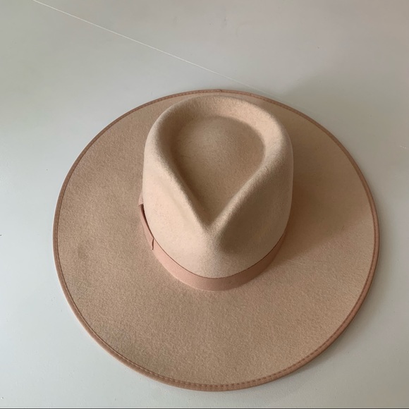 Ivory Rancher - Picture 1 of 4